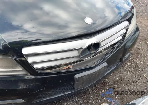 2013 Mercedes-Benz C 300 Sport 4Matic из США, поврежденный, VIN WDDGF8AB2DR272813